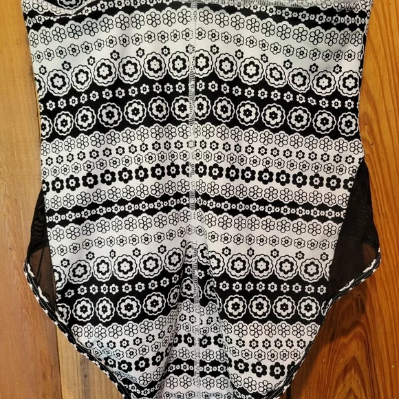 Anne Cole Black and White Patterned Kids One Piece Swimsuit - Picture 6 of 13